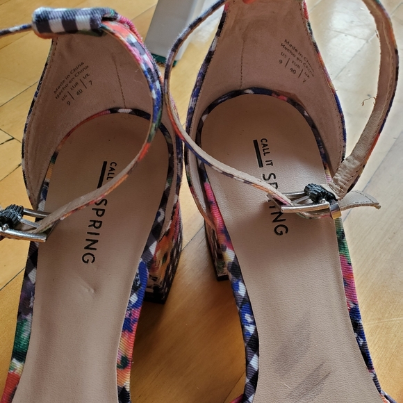 Sandals - Picture 3 of 5